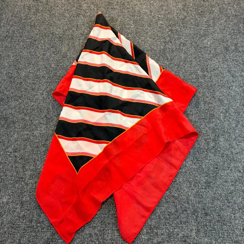 Vintage Anne Klein Red Black White 31